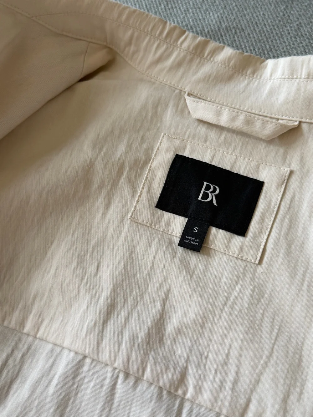 Banana Republic Water Resistant Shirt Jacket in Cream Size S